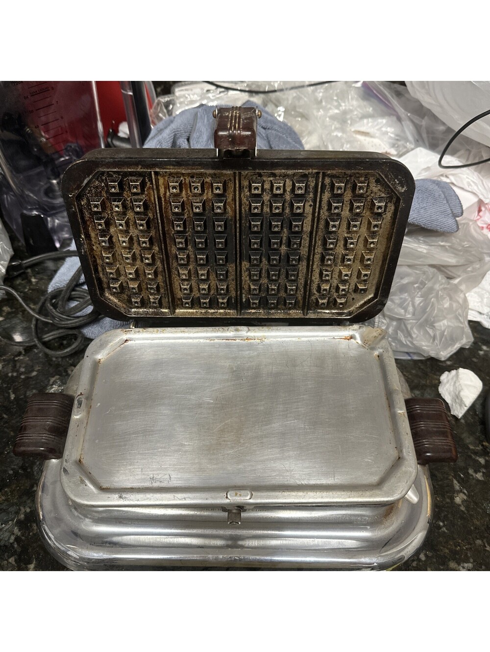 Vtg General Electric GE I49G37 Bakelite Chrome Waffle Iron Art Deco Works